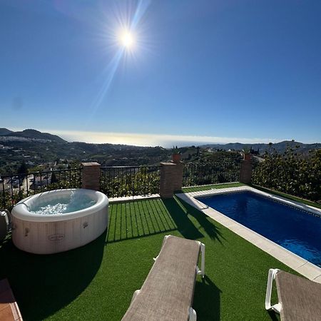 Villa En Frigiliana Con Piscina, Jacuzzi Y Espectaculares Vistas Luaran gambar