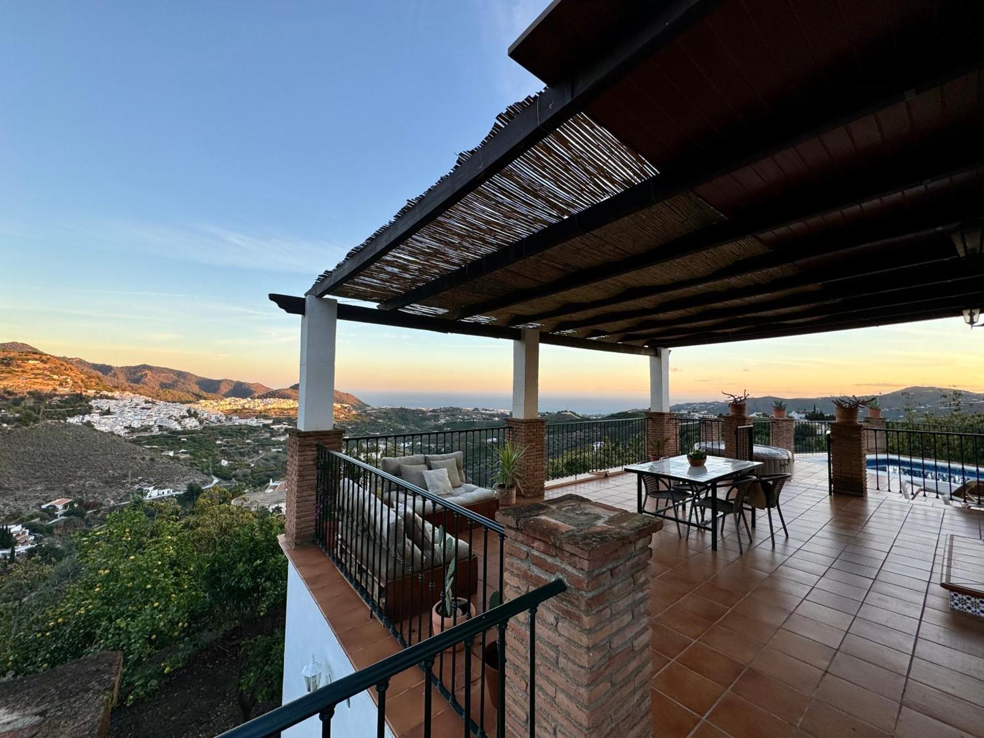 Villa En Frigiliana Con Piscina, Jacuzzi Y Espectaculares Vistas Luaran gambar