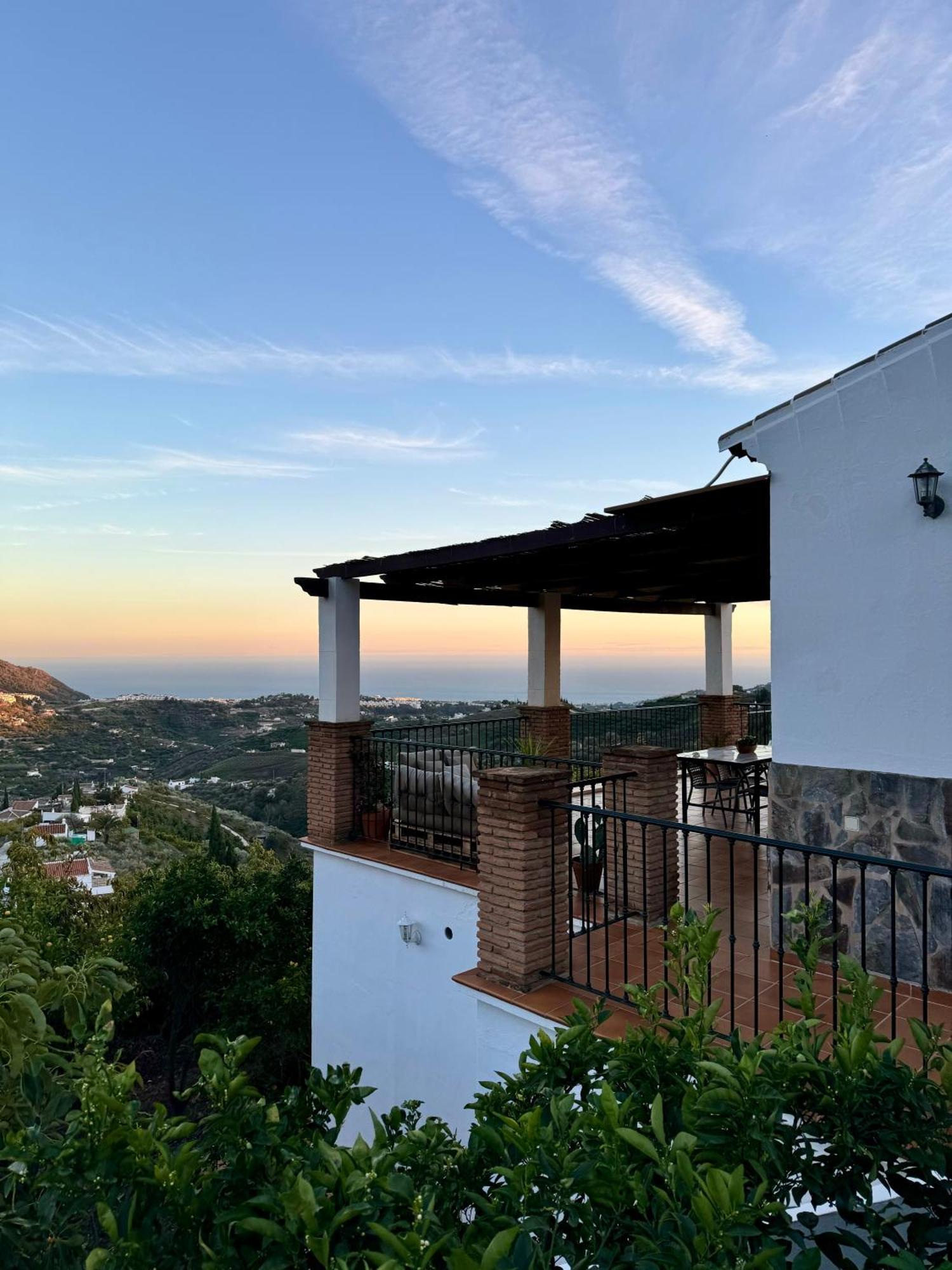 Villa En Frigiliana Con Piscina, Jacuzzi Y Espectaculares Vistas Luaran gambar
