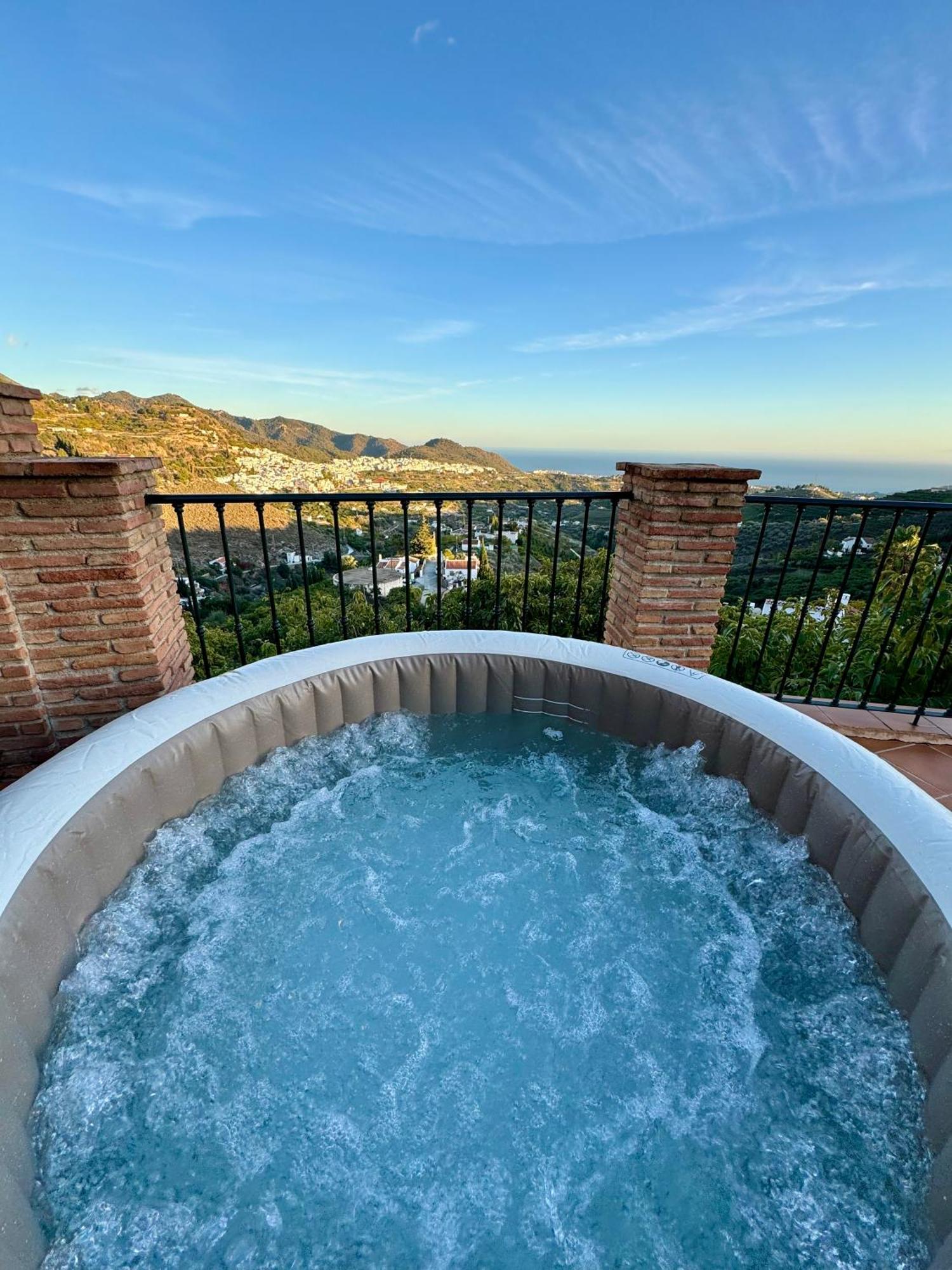 Villa En Frigiliana Con Piscina, Jacuzzi Y Espectaculares Vistas Luaran gambar
