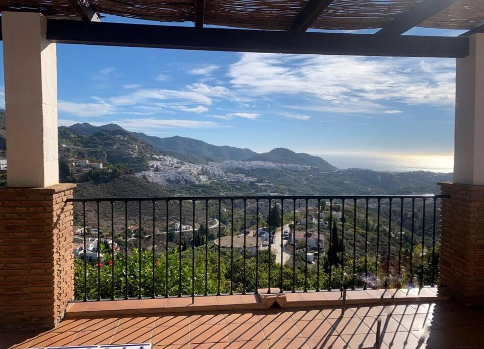 Villa En Frigiliana Con Piscina, Jacuzzi Y Espectaculares Vistas Luaran gambar