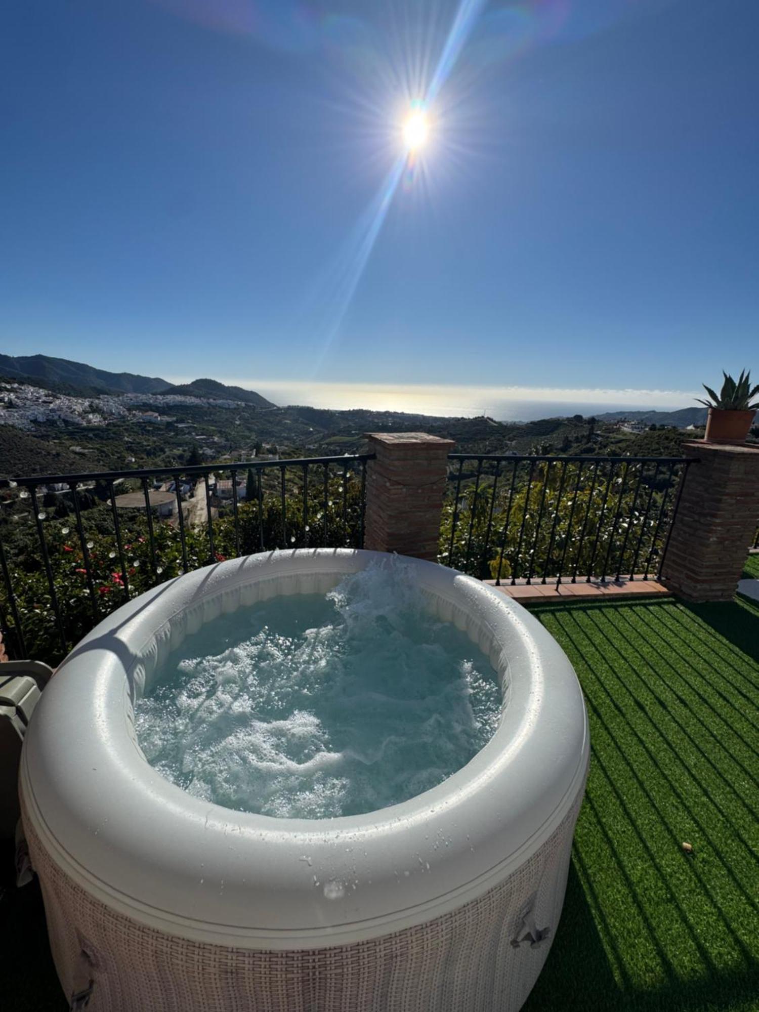 Villa En Frigiliana Con Piscina, Jacuzzi Y Espectaculares Vistas Luaran gambar