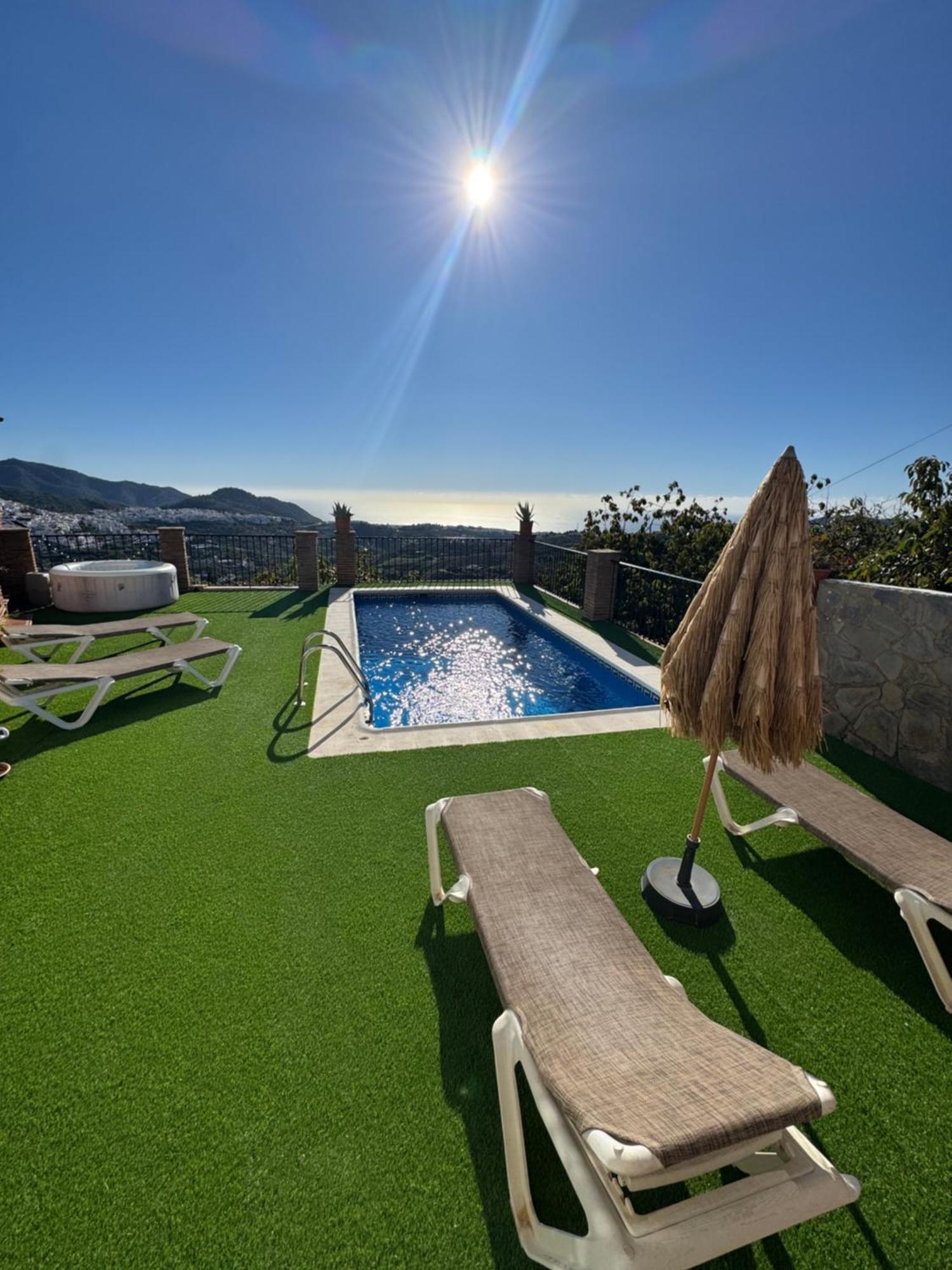 Villa En Frigiliana Con Piscina, Jacuzzi Y Espectaculares Vistas Luaran gambar