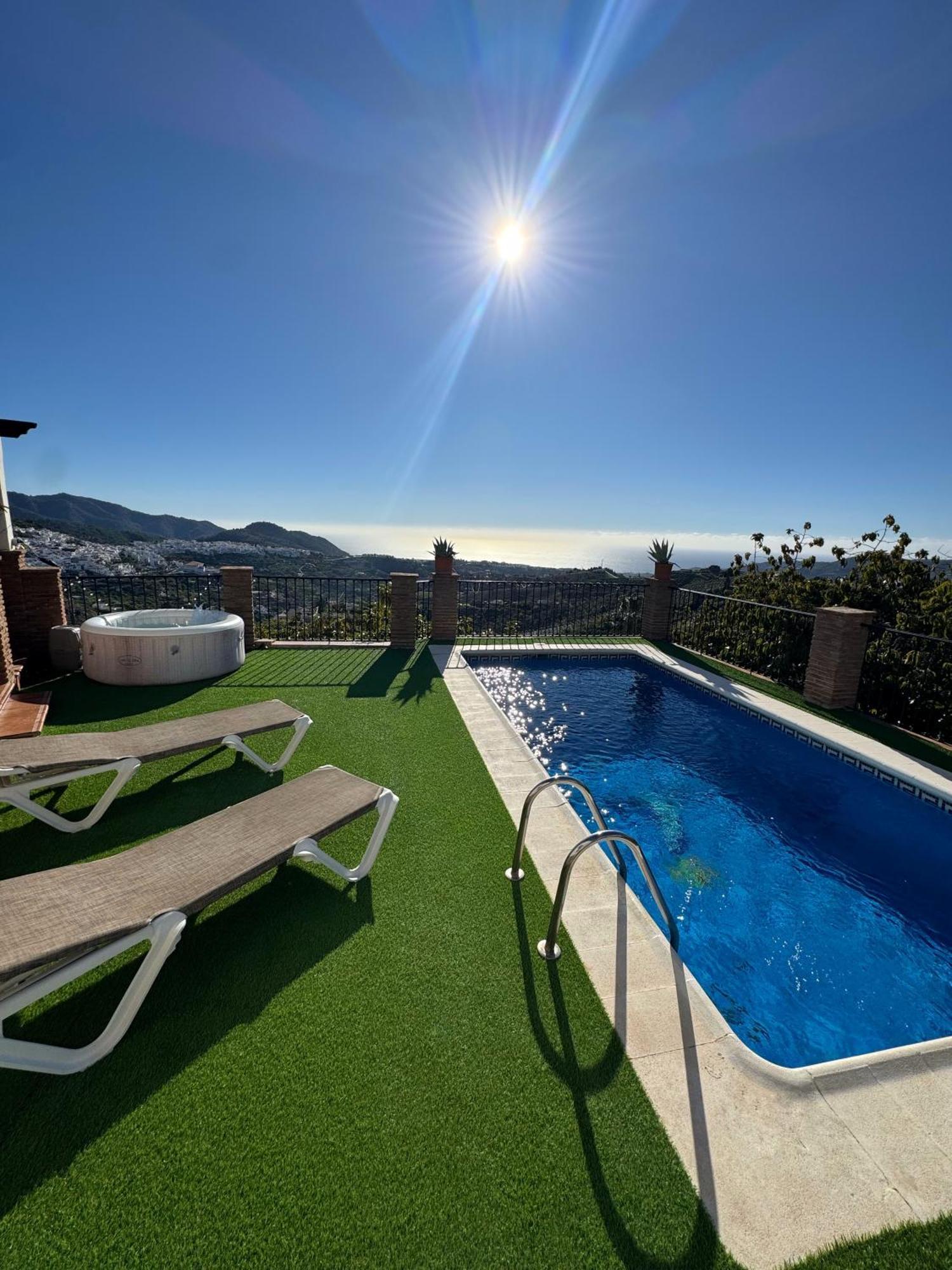 Villa En Frigiliana Con Piscina, Jacuzzi Y Espectaculares Vistas Luaran gambar